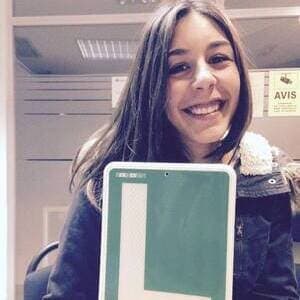 Alumna con su carnet de moto, Liceu Granollers