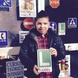 Alumna con su carnet de conducir, Granollers